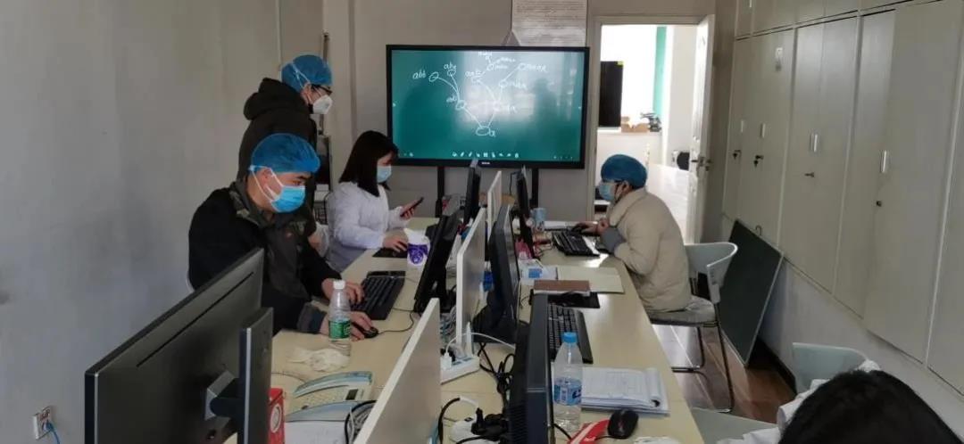 武汉市三医院（光谷院区）正在使用洲明智慧会议平板进行医疗会议
