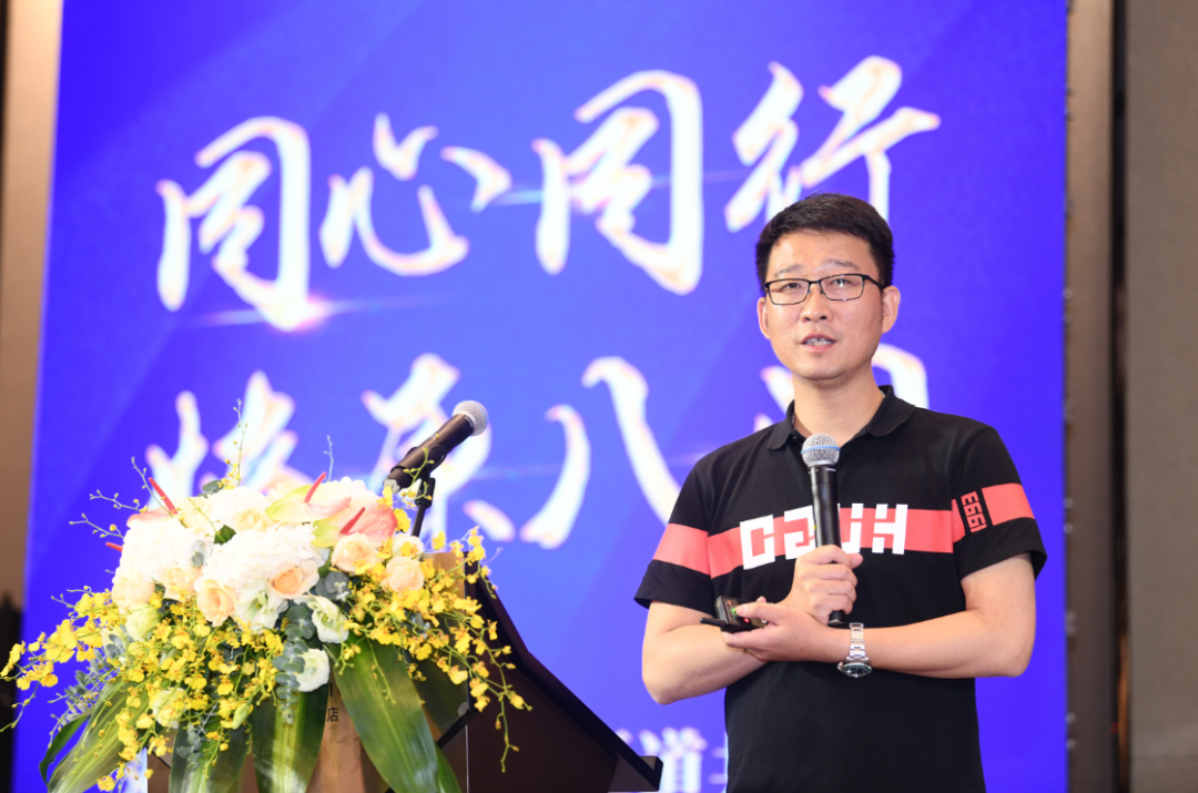 洲明集团常务副总裁武建涛发表讲话